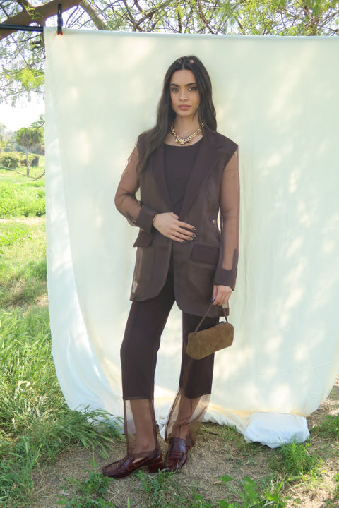 Leya in Mocha